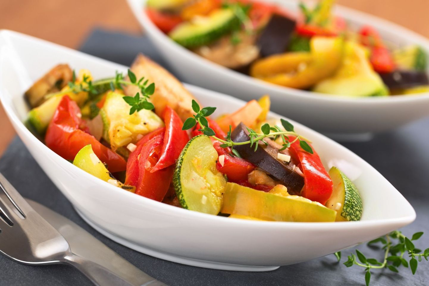 Veganitele pakutakse erinevaid salateid.
