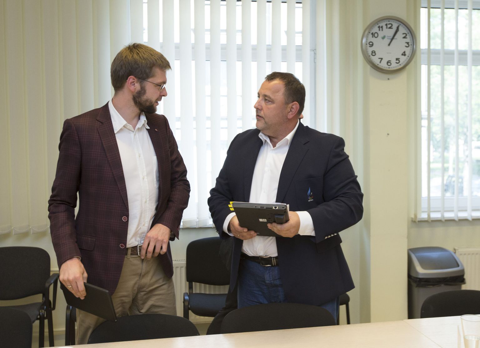 Ka haigekassa nõukogu koosolekul olid terviseminsiter Jevgeni Ossinovski (vasakul) ja rahandusminister Sven Sester (paremal) erimeelt, kuidas suures miinuses haigekassa eelarvet parandada.