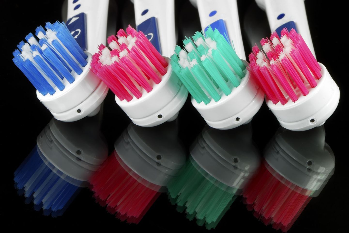 Elektriline hambahari puhastab hambad kergema vaevaga.