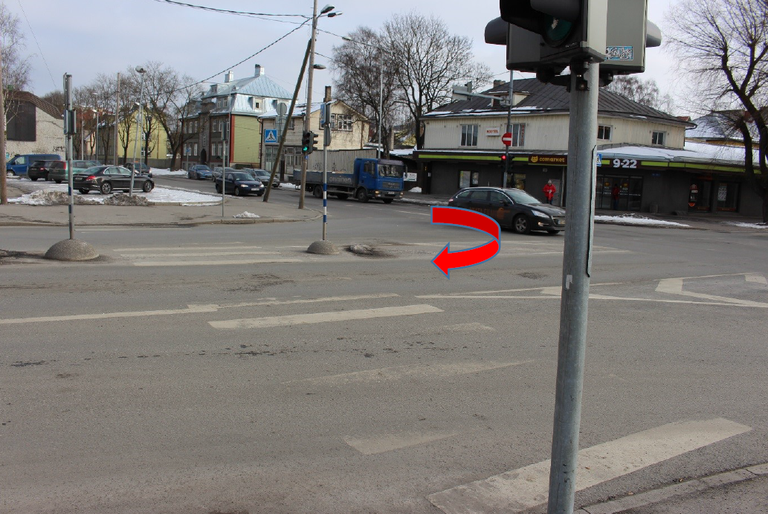 Главная проблема на пересечении улиц Теллискиви и Ристику - стертая разметка. По возможности полиция советует ее обновить.