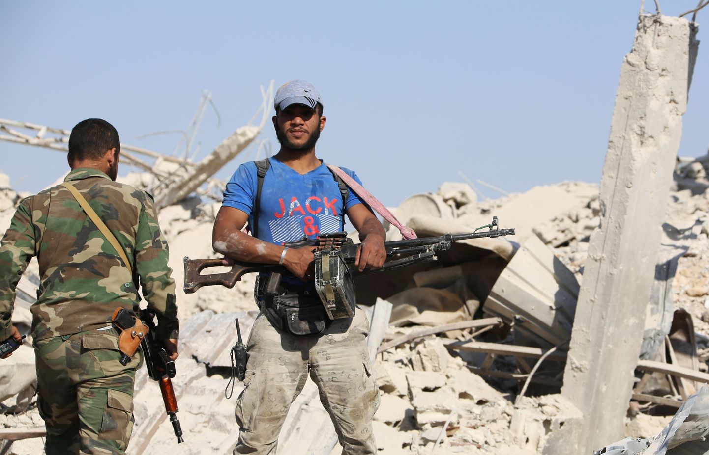 Süüria valitsusväelased Qabuni linnaosas.