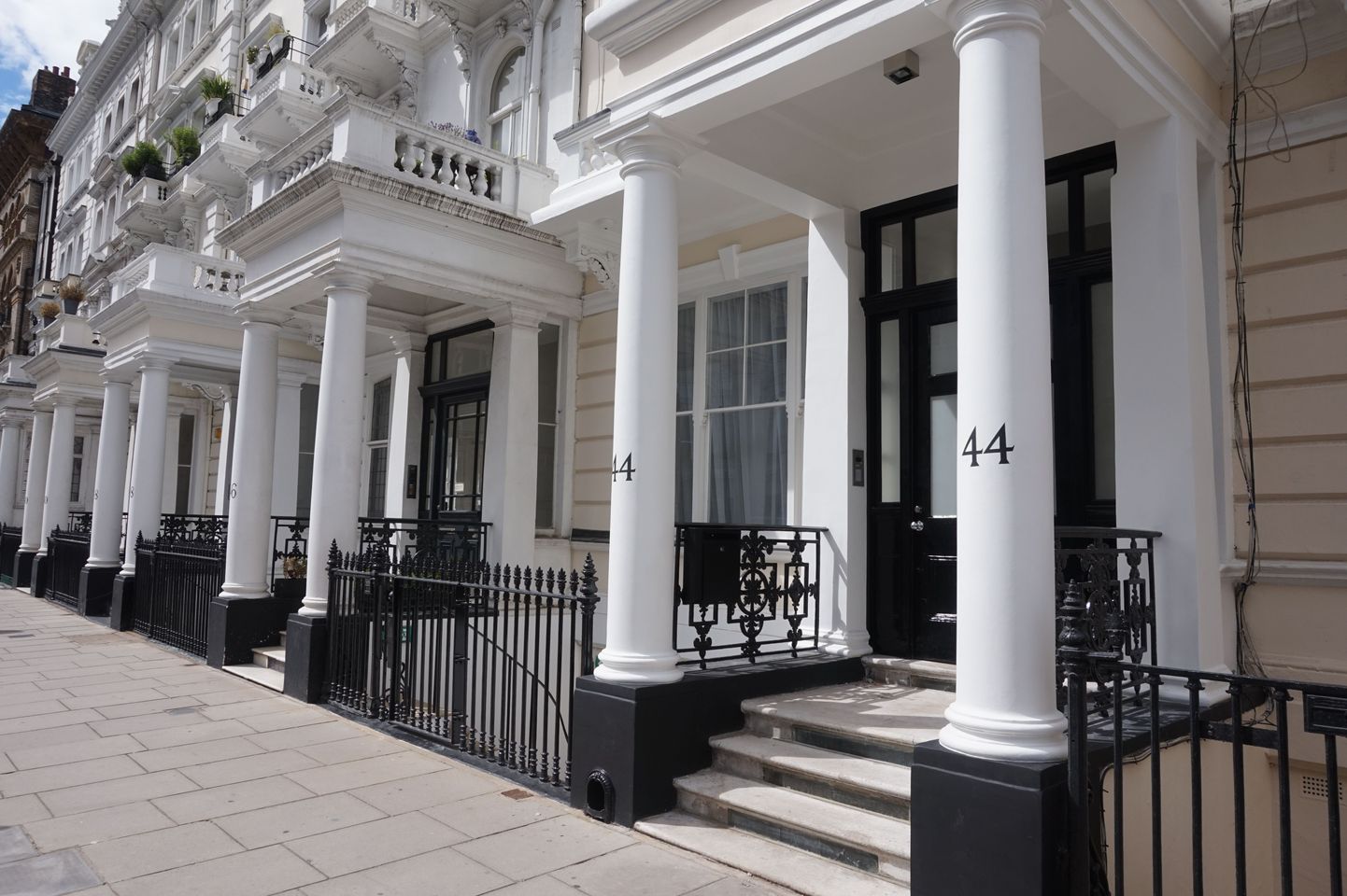 Eesti saatkond Londonis kolis uude vastrenoveeritud hoonesse aadressil 44 Queen’s Gate Terrace.