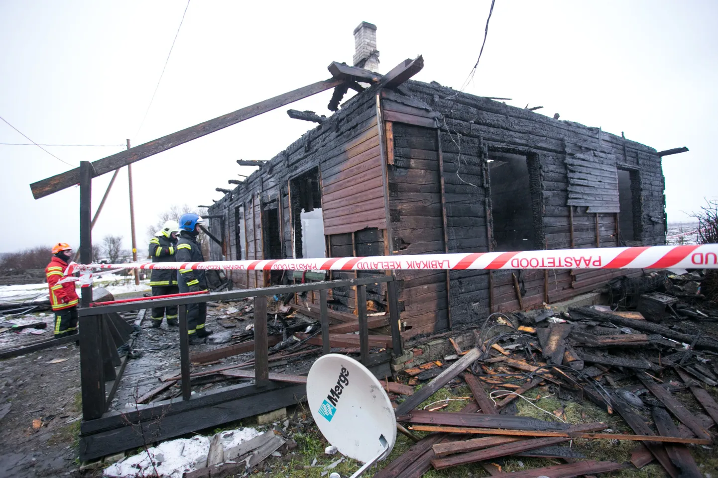 Laekvere vallas Rohu külas asuvas majas puhkes 1. jaanuaril tulekahju, milles hukkusid ema ja kaks last.