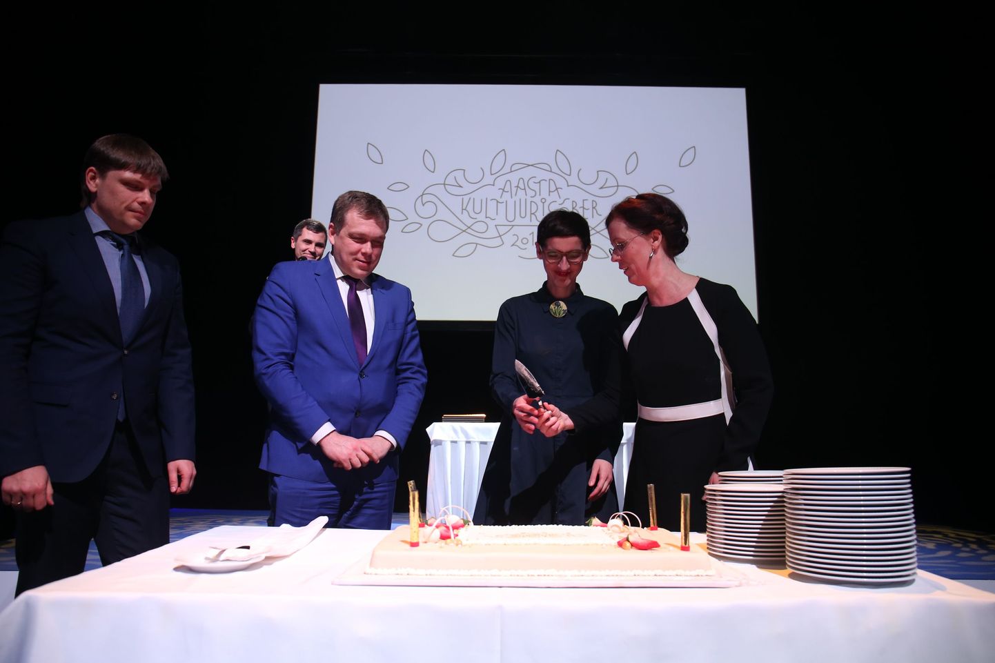 Kultuuriministeerium tunnustas Postimeest kultuurisõbralikkuse eest. Tunnustuse võttis vastu peatoimetaja Lauri Hussar.
