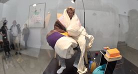 Pildid ja video: Prantsuse kunstnik asus kanamune hauduma