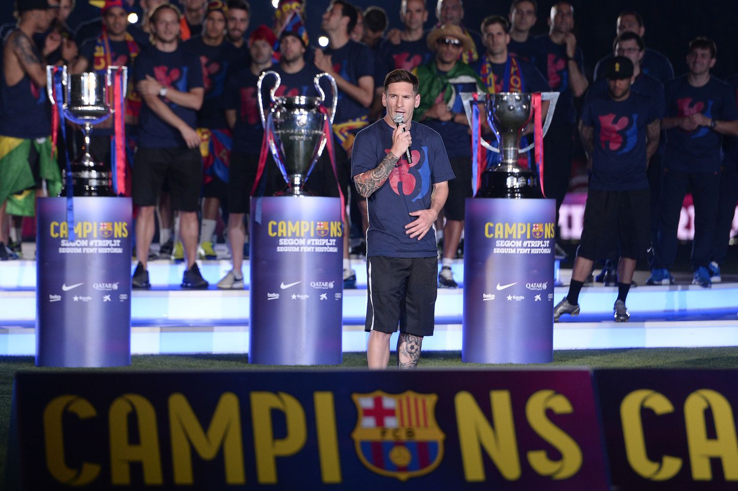 Lionel Messi koos Meistrite liiga võidukarikatega.