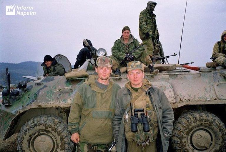 Vassili Geranin (paremal) koos Igor Strelkov-Girkiniga (Itškeeria, 2003).