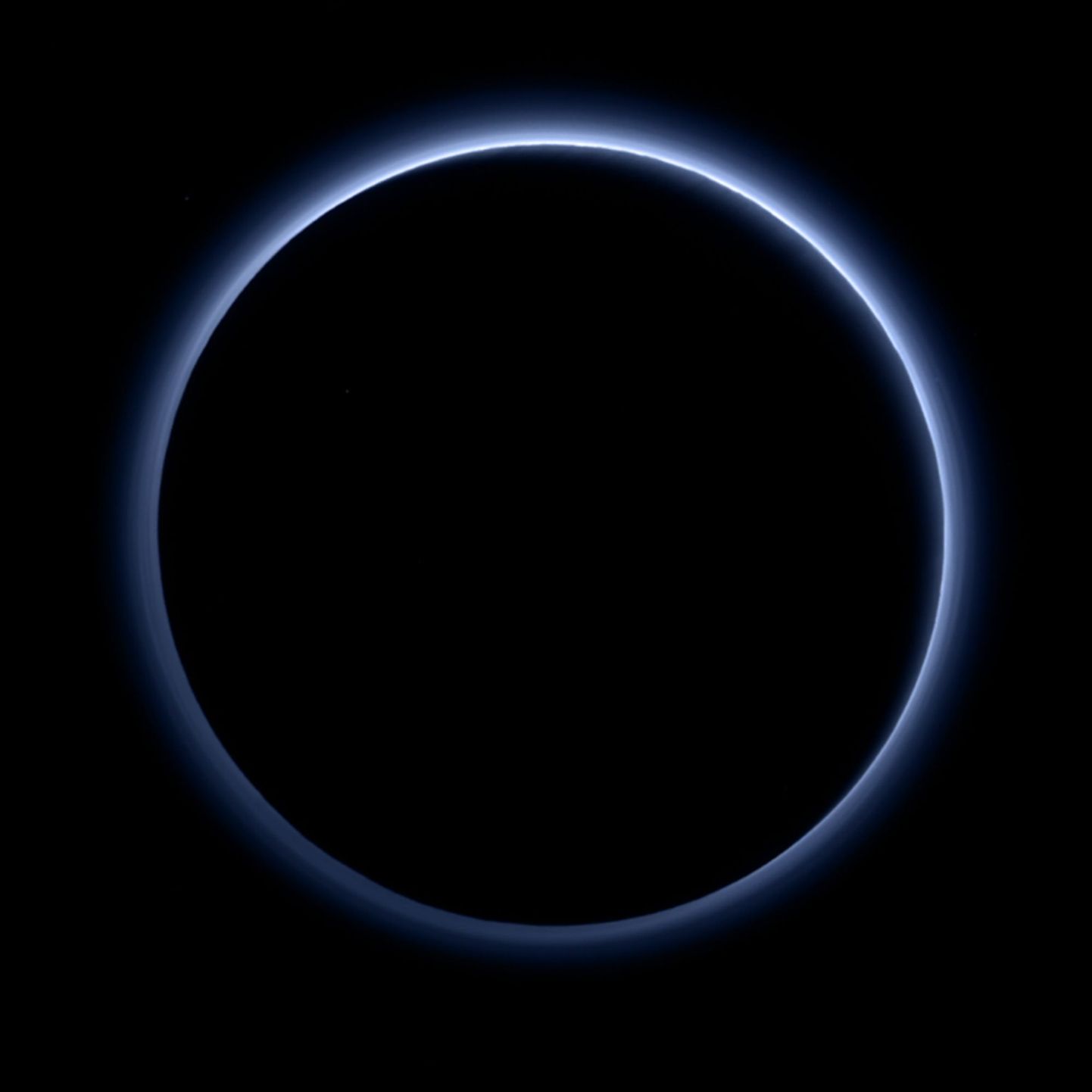 Pluutot ümbritsev sinine häguatmosfäär