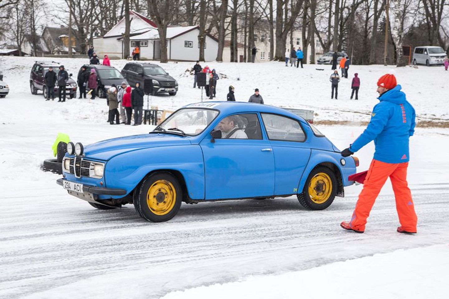 Traditsioonilisel jäärajasõiduvõistlusel Suure-Jaani järvel tegi tänavu eri sõiduvahenditega kaasa 68 juhti.