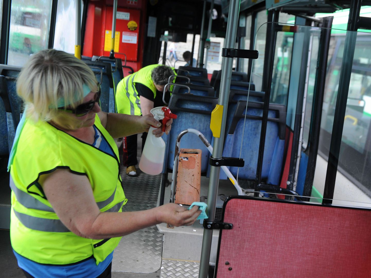 Tallinna busse koristatakse ja desinfitseeritakse iga ringi järel