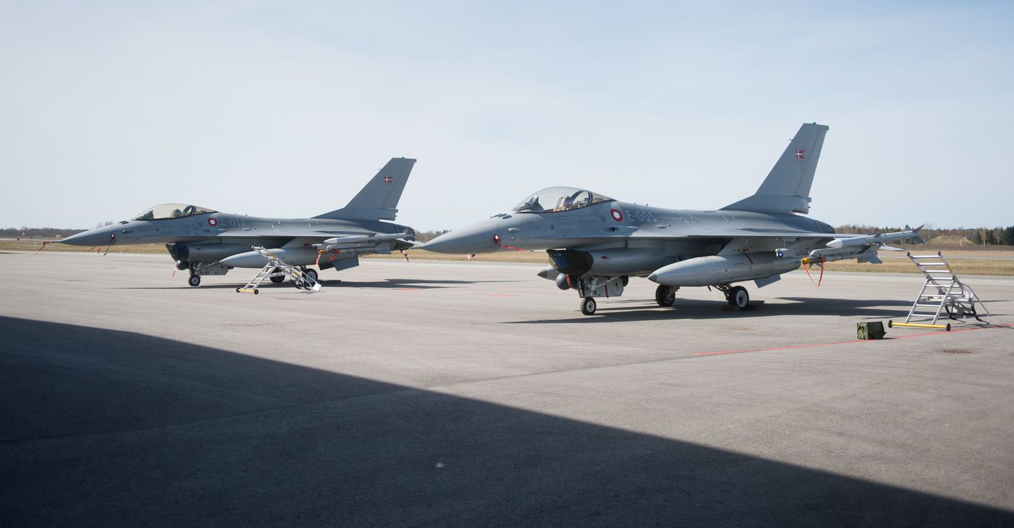 Taani õhuväe hävitajad F-16.