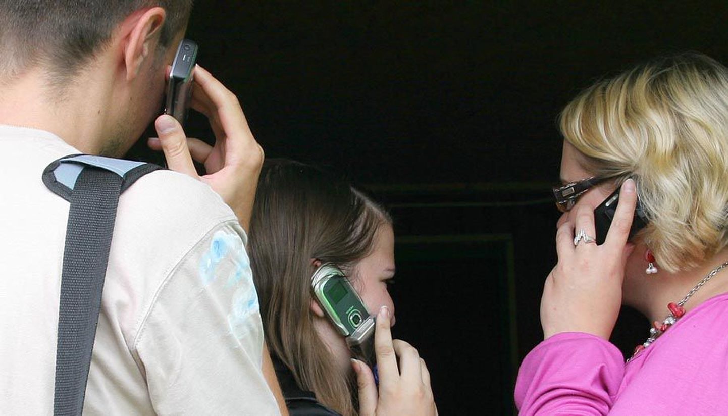 Euroopa Komisjoni seisukoha järgi ei tohiks noor inimene mobiiltelefoniga üle kooliläve astuda.