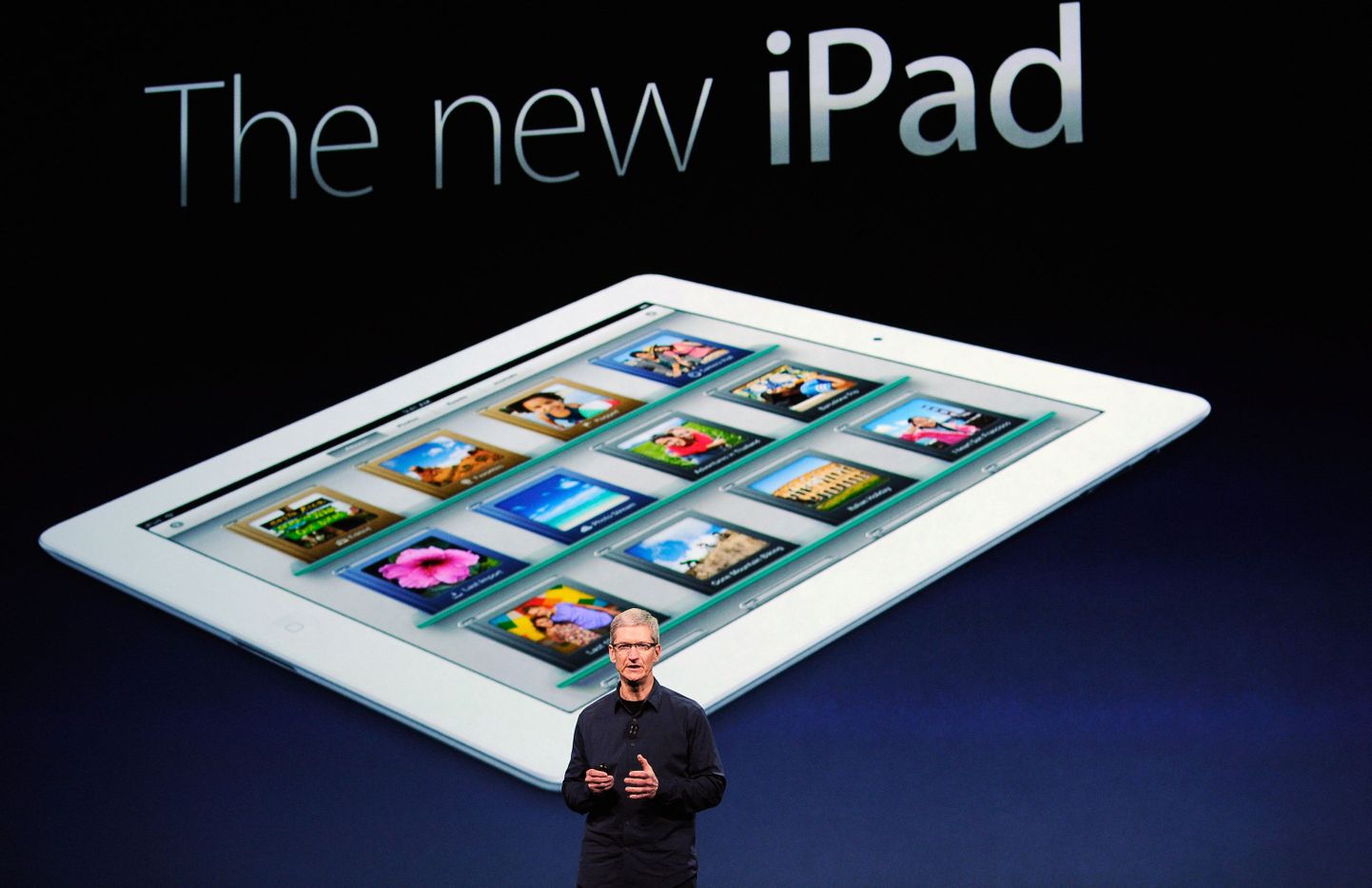 Apple'i juht Tim Cook tutvustamas iPadi.