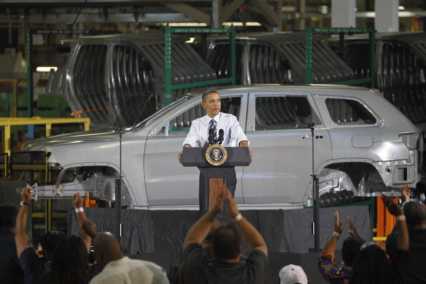 Obama eelmise aasta suvel Chrysleri tehases.