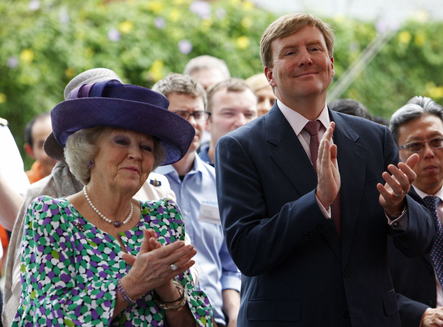Королева Нидерландов Беатрикс и кронпринц Виллем-Александер.