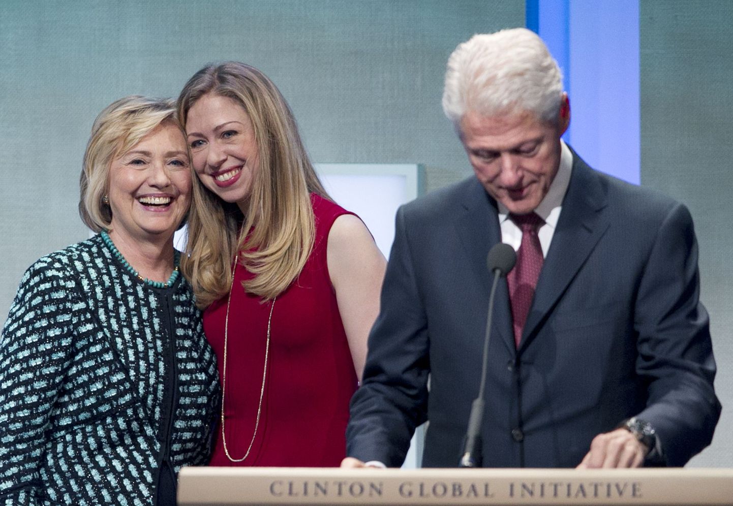 Bill Clinton, Hillary Clinton (vasakul) ja Chelsea Clinton