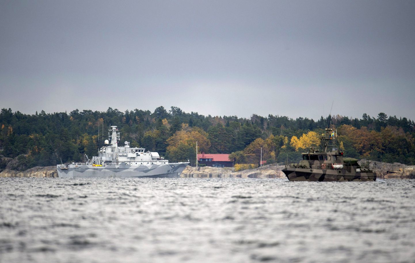 Rootsi mereväe alused otsimas 2014. aasta oktoobris Stockholmi lähistelt välisriigi allveelaeva