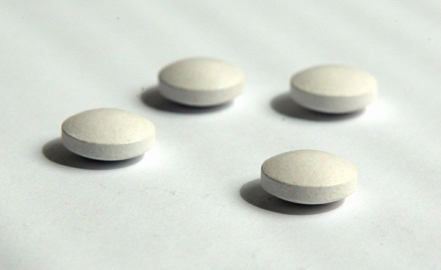 Paratsetamooli tabletid ei ärrita üldiselt magu katmata ega kaetud kujul.