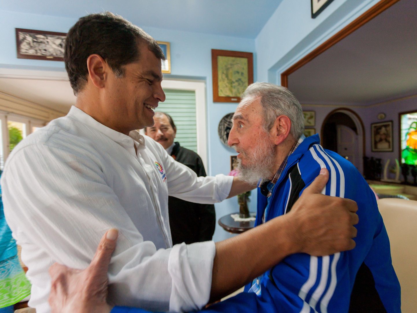 Ecuadori president Rafael Correa (vasakul) koos Kuuba revolutsiooniliidri Fidel Castroga (paremal). Taamal Nicaragua president Daniel Ortega.