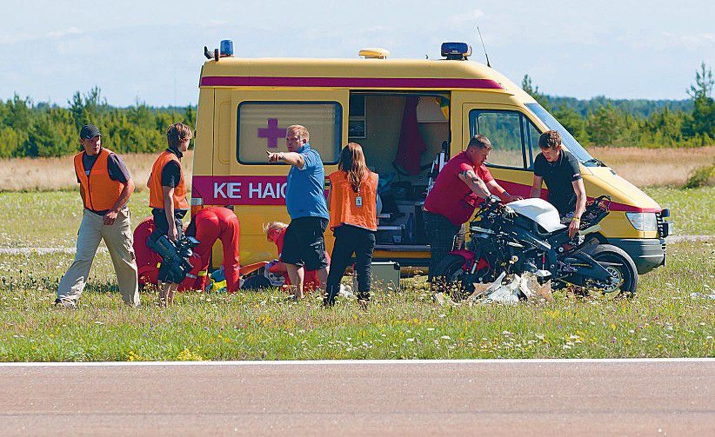Kiirabi tegutses õnnetuse järel Kuressaare lennuvälja motoringrajavõistlusel operatiivselt, kuid Anna-Liisa Udumäe elu ei suudetud päästa.