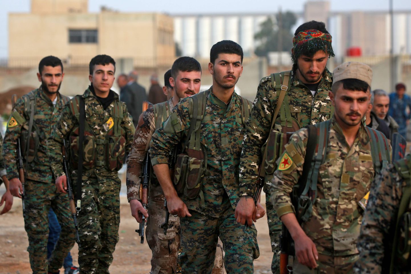 Süüria kurdi rahvakaitseüksuste (YPG) liikmed osalemas Süüria Demokraatlike Jõudude (SDF) liikmete matusel, kes hukkusid 3. märtsil äärmusrühmituse Islamiriik (IS) rünnakus.