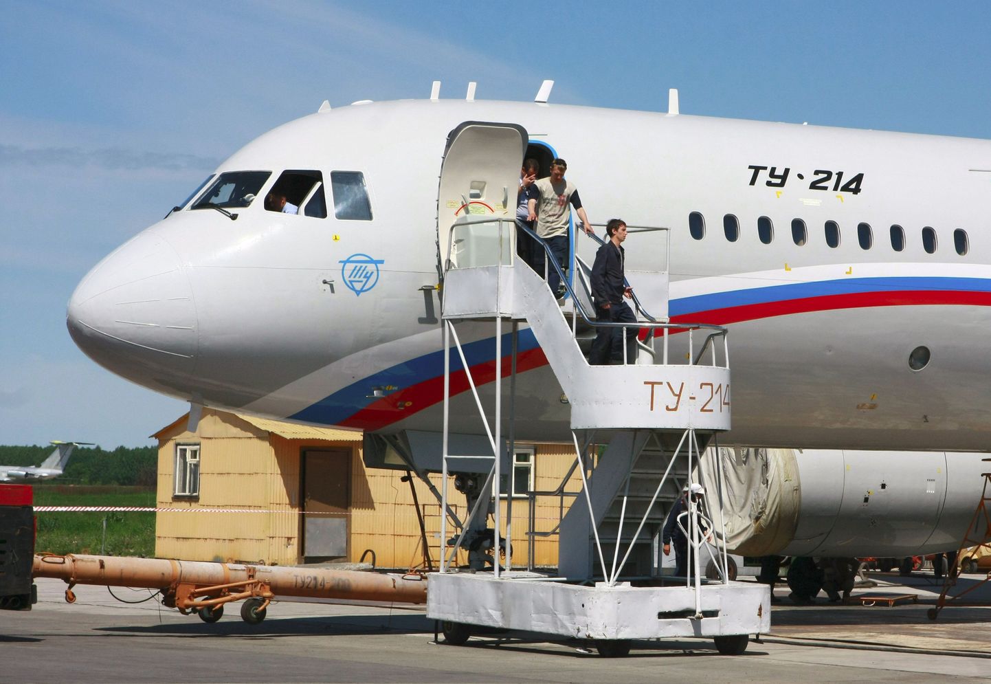 Президентский самолет Ту-214.