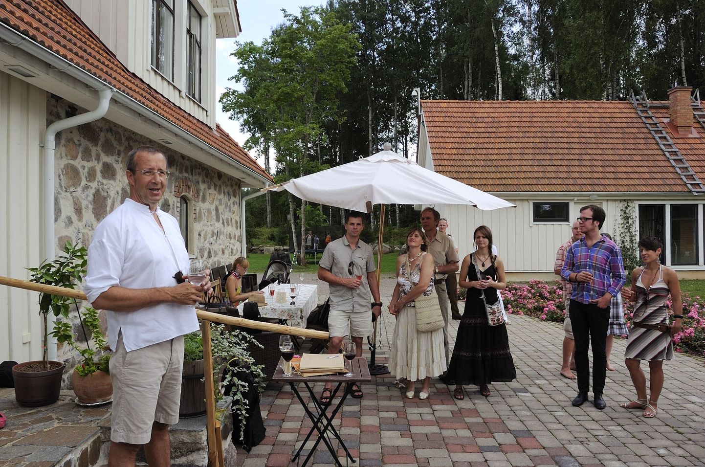 President Toomas Hendrik Ilves võttis muusikud vastu Abja vallas Ärma talus.
