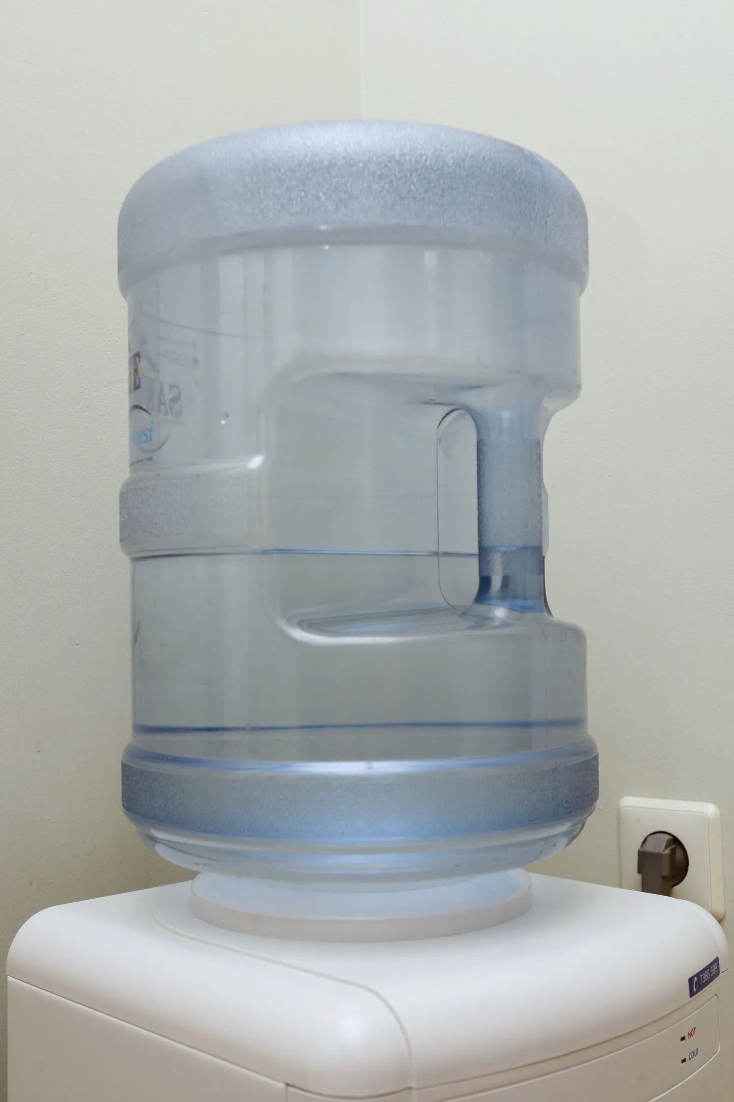 Joogivee aparaadist pärit vesi võib plastpudelis jätta roiskunud mulje.