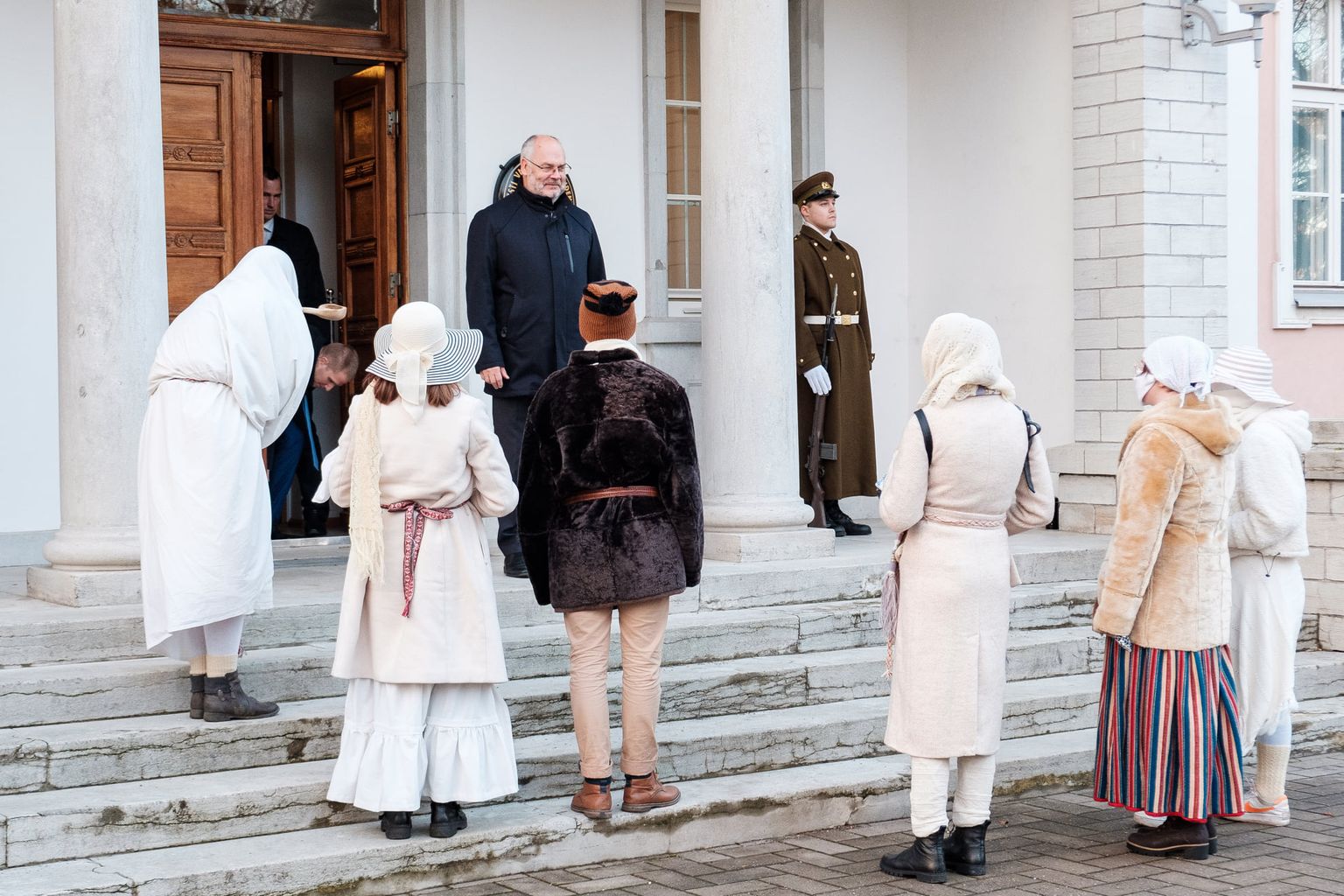 Vabariigi President Alar Karis võõrustas külla tulnud kadrisante.