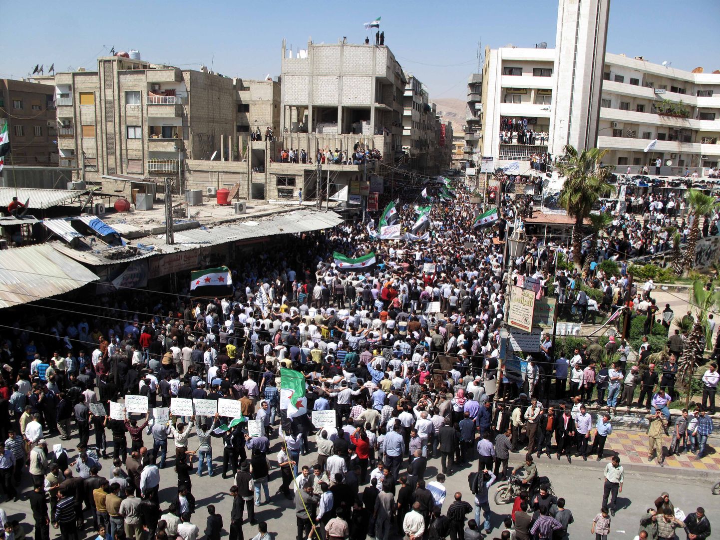 Pildil president Bashar al-Assadi  vastane meeleavaldus Süürias Damaskuse äärelinnas.