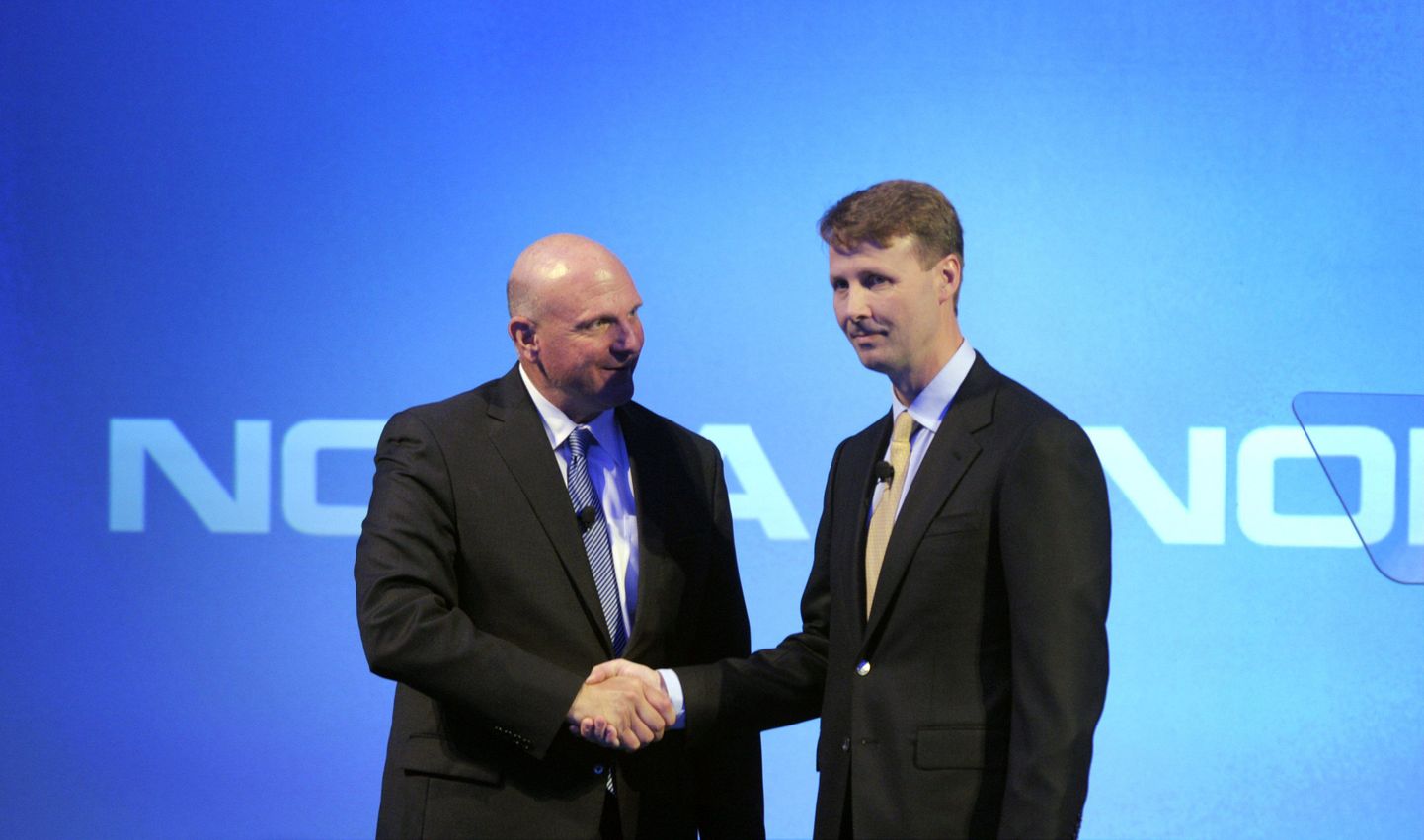 Microsofti tegevjuht Steve Ballmer koos Nokia uue tegevjuhi Risto Siilasmaaga pressikonverentsil 3. septembri.