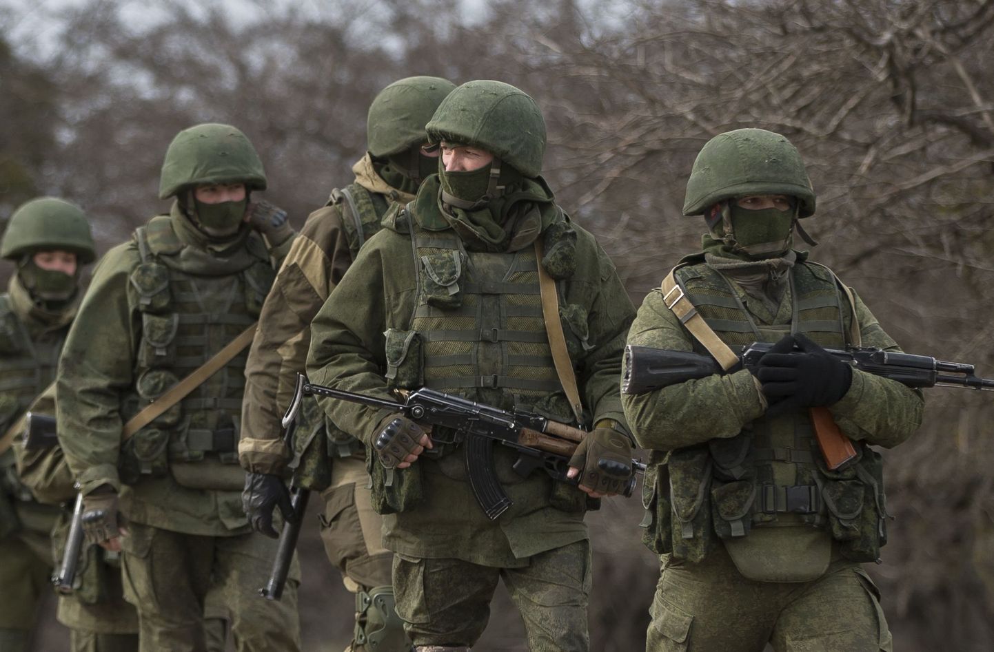 Moodsate relvadega varustatud, kuid eraldusmärkideta «rohelised mehikesed» Krimmis kaks aastat tagasi. Hiljem tunnistas Putin, et need olid Vene sõdurid.