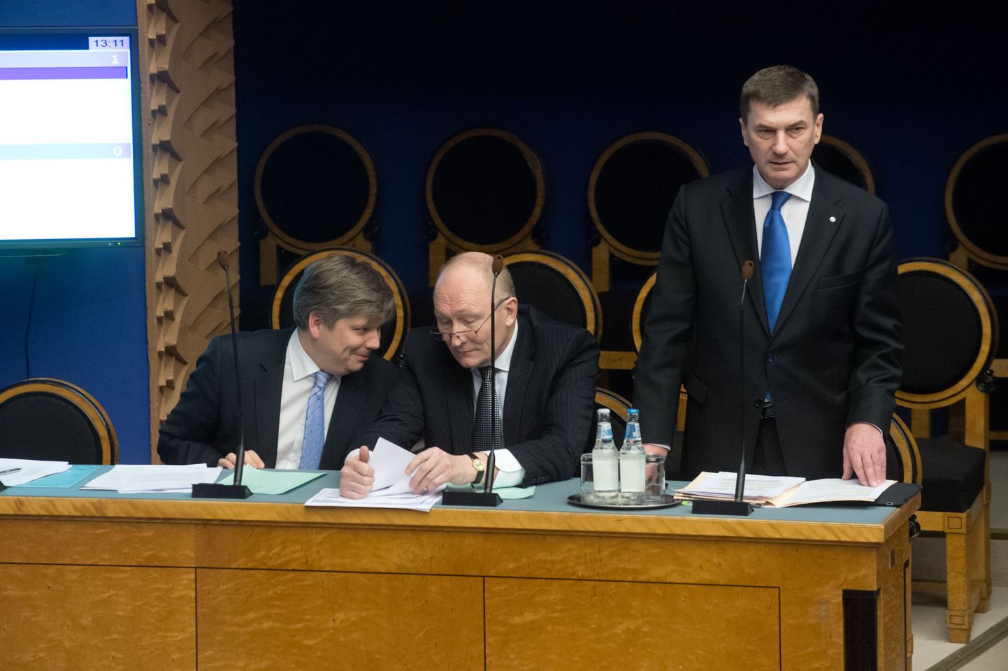 Pildil ministrid Siim-Valmar Kiisler, Jaak Aaviksoo ja peaminister Andrus Ansip riigikogu infotunnis.