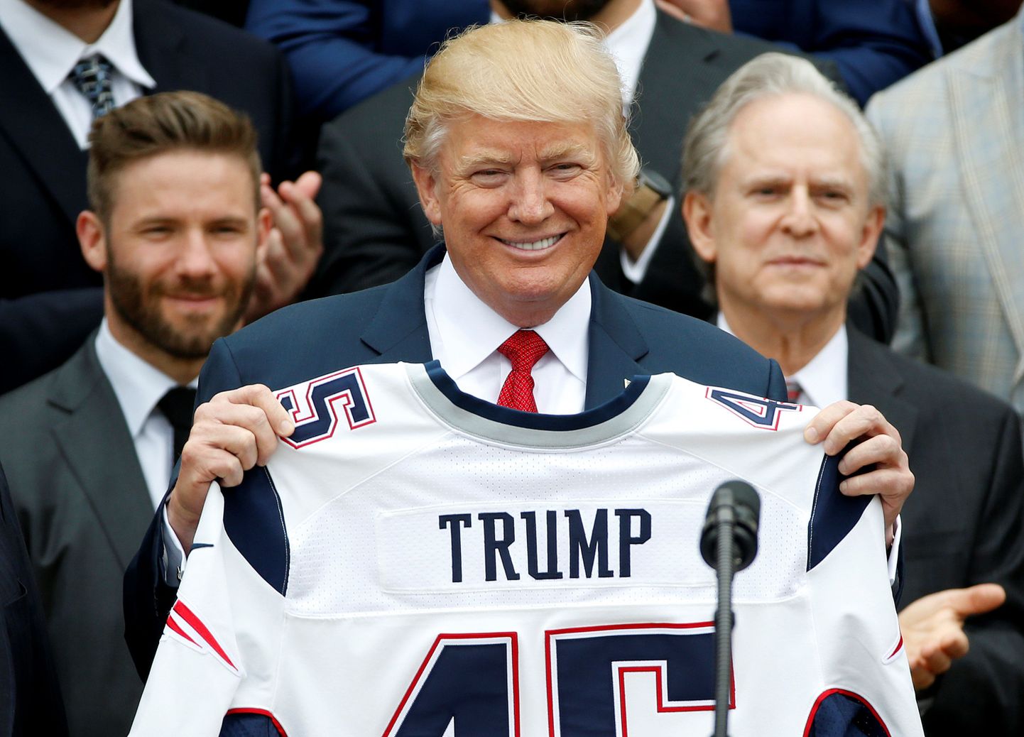Ka mitmed New England Patriotsi mängijad jätsid kevadel Donald Trumpiga kohtumata.
