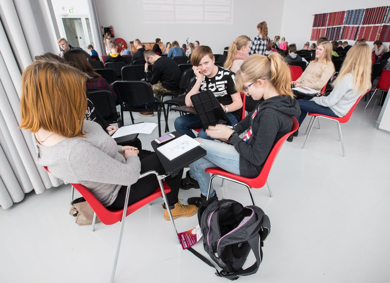 Koolinoorte äriideede konkurss Bright Minds Pärnu raamatukogus.