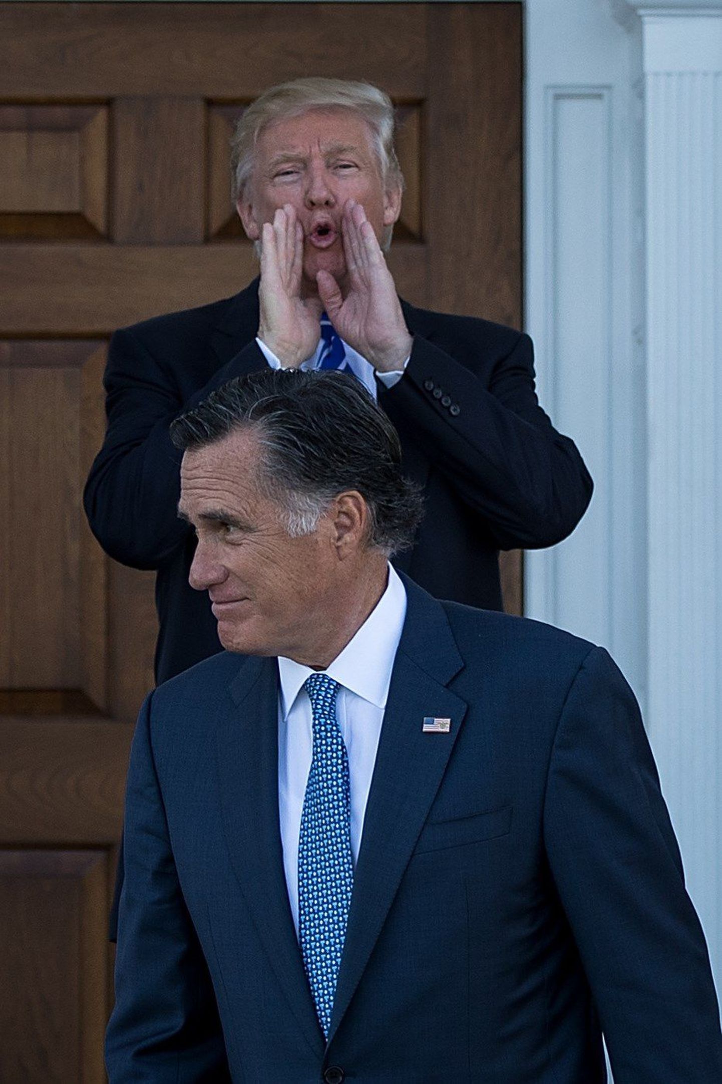 Mitt Romney. Selja taga on Donald Trump