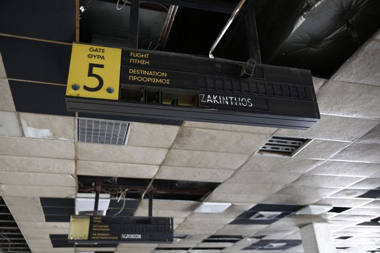 Värav ja «ripplagi» Ellinikoni lennujaamas. Foto: Reuters/SCANPIX