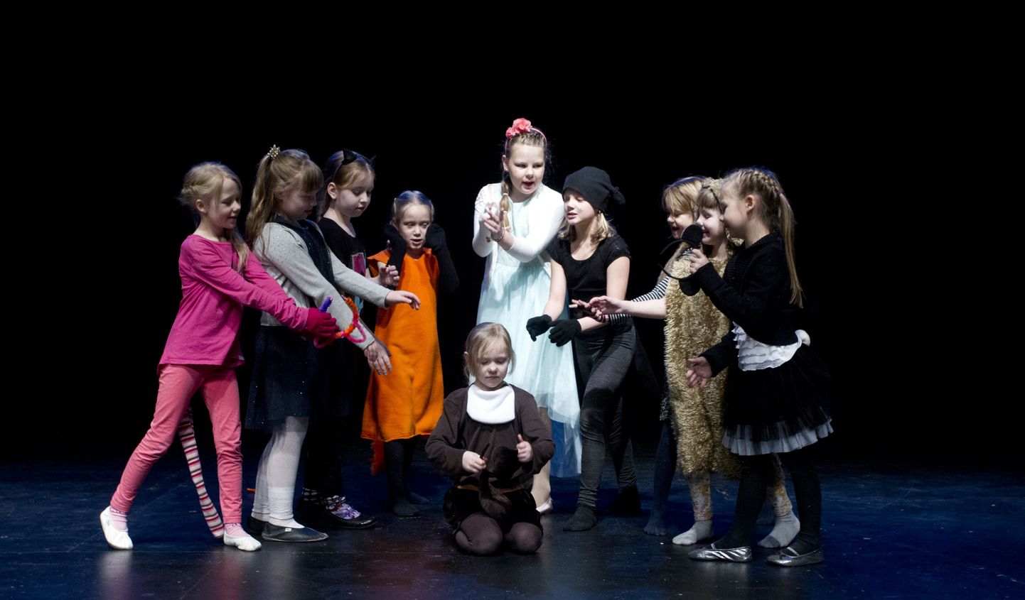 Tartu kooliteatrite festival 2016. aastal Tartu Uues Teatris.
