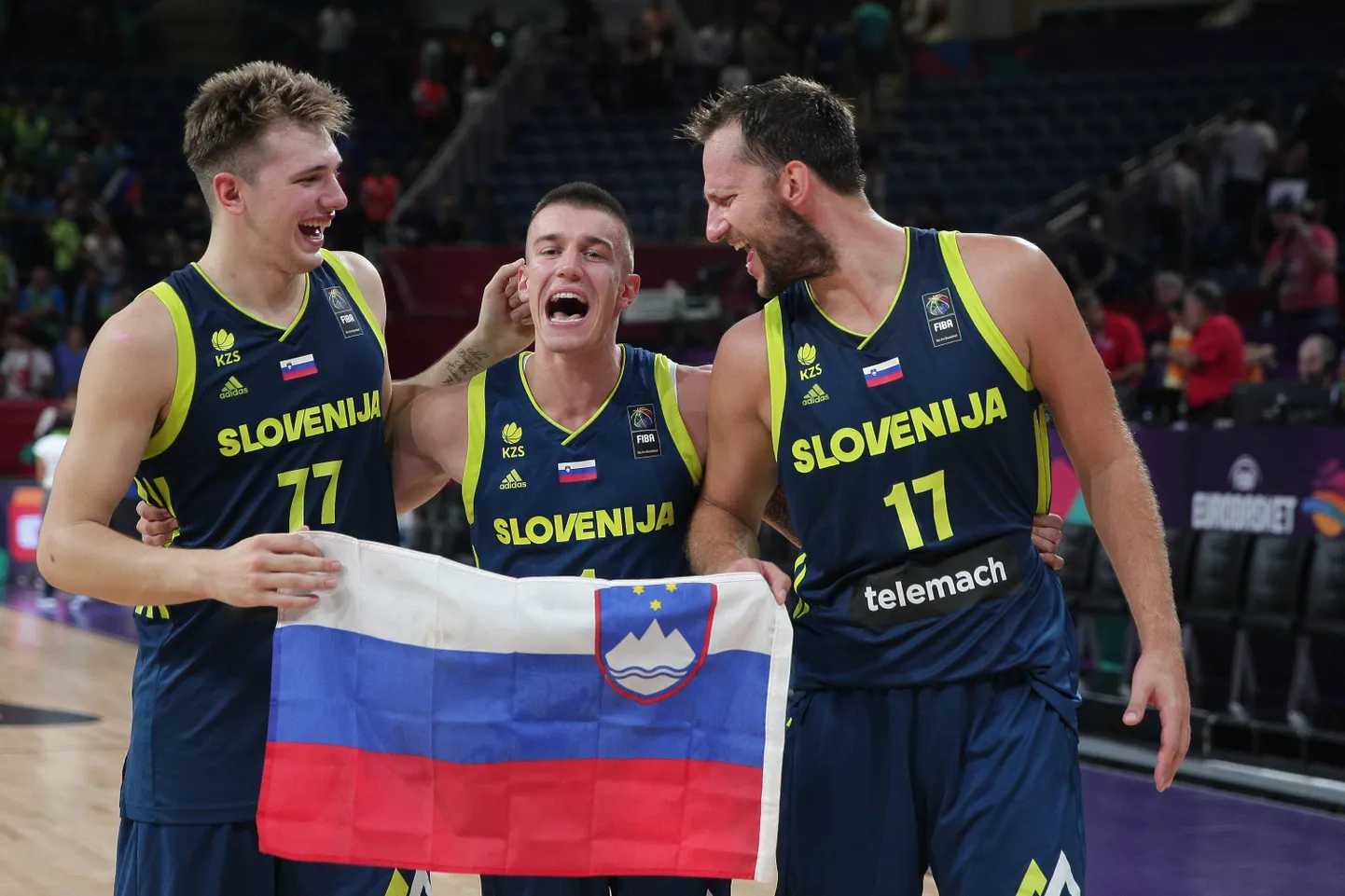 Luka Doncic, Matic Rebec ja Sasa Zagorac tähistavad Sloveenia finaalipääsu