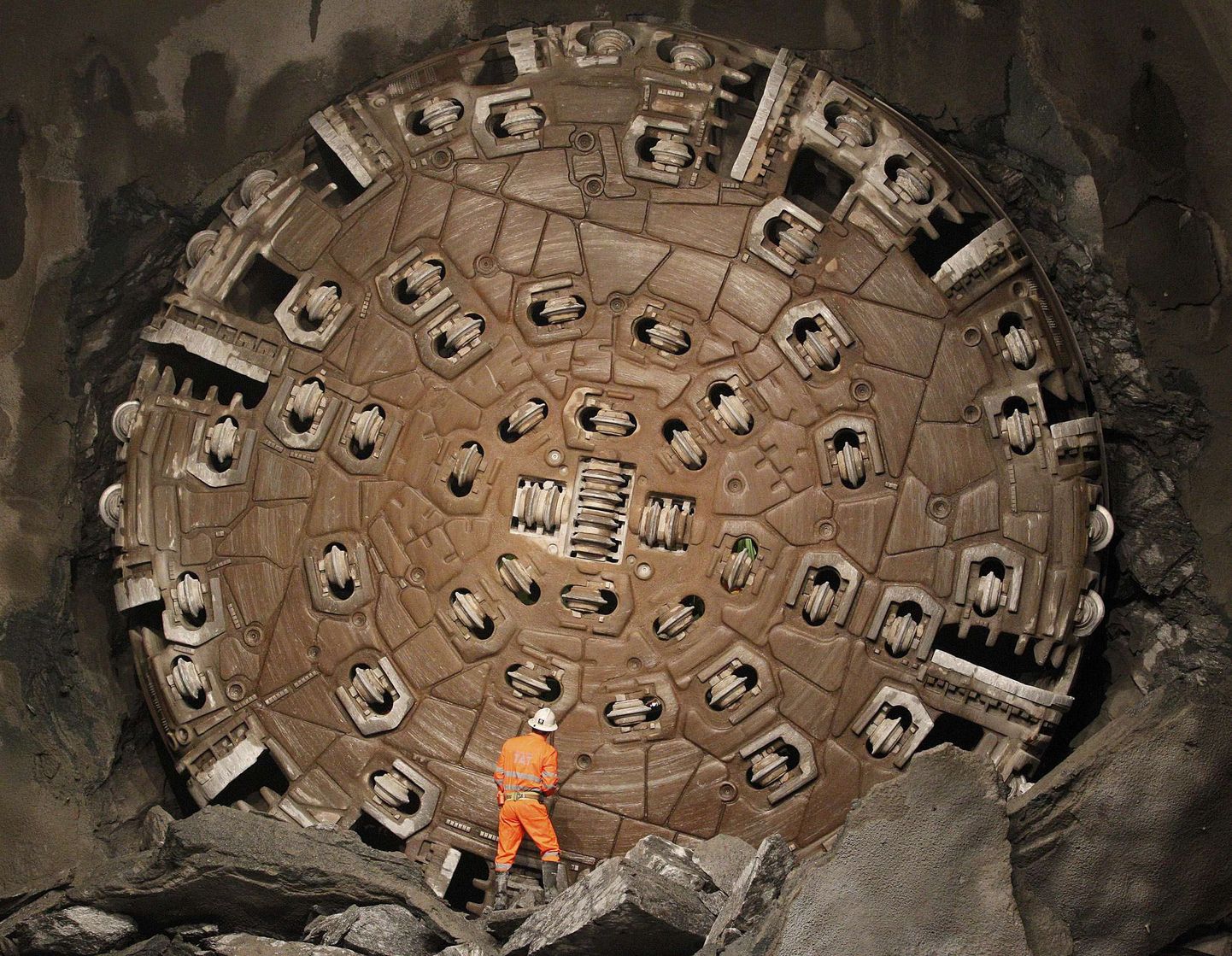 Gotthardi tunneli ehitamises osales ligi 2600 inimest.