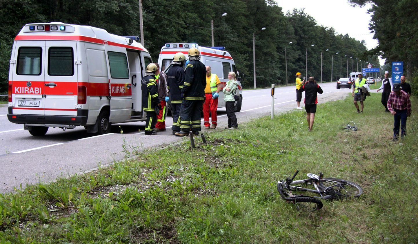 Pärnumaal hukkus avariis kaks jalgratturit.