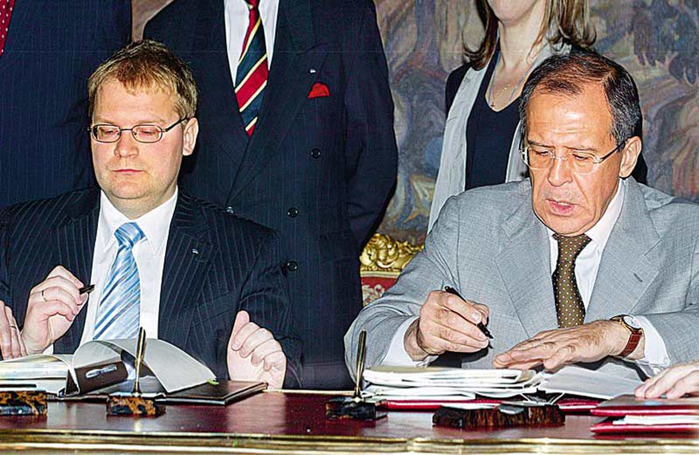 Eesti välisminister Urmas Paet (vasakul) ja Venemaa välisminister Sergei Lavrov kirjutasid 18. mail alla ammu oodatud piirileppele.