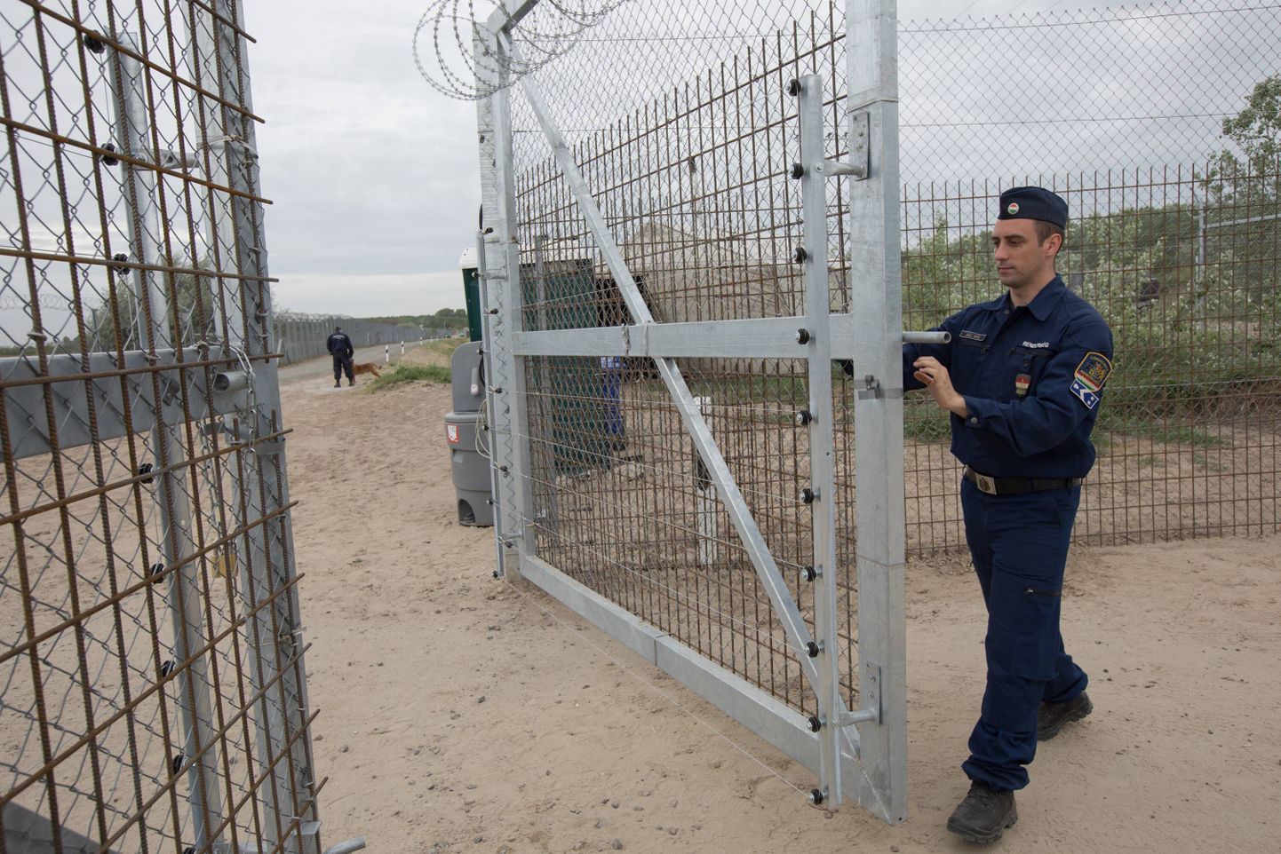 Röszke transiittsoonis Ungari-Serbia piiril ootab praegu vastust oma asüülitaotlusele 215 inimest.