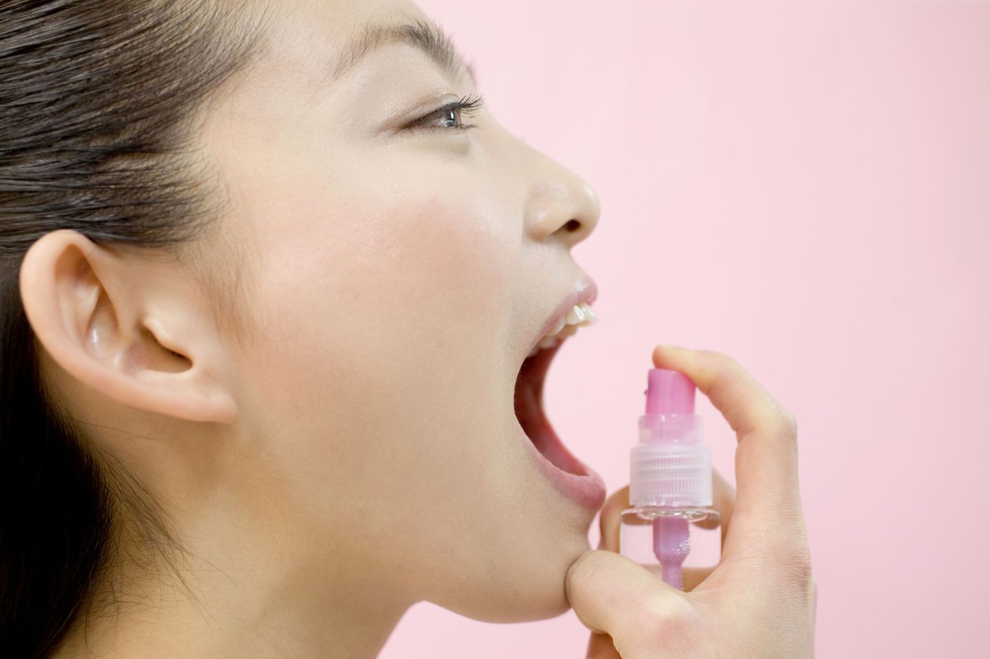 Enamik suuvedelikke halvendab halitoosi, kuna nende koostises olevad suhkur ja alkohol kuivatavad suud.