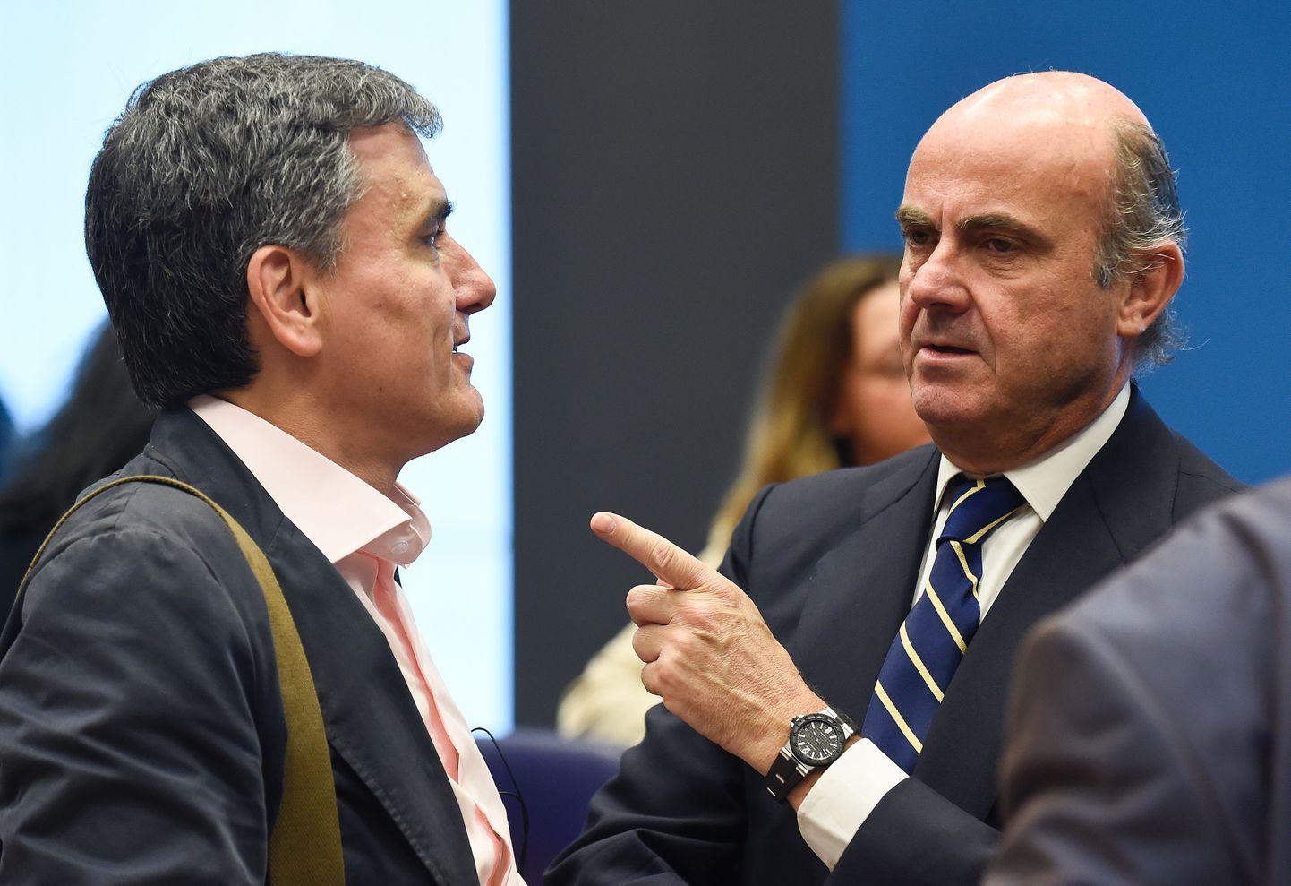 Kreeka rahandusminister Euclid Tsakalotos (vasakult)ja Hispaania majandusminister Luis de Guindos Luxemburgis