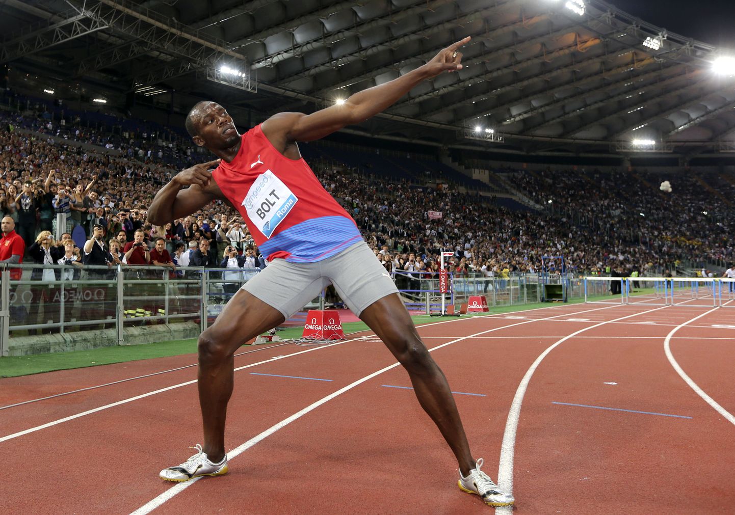 Usain Bolt eilset võitu tähistamas.