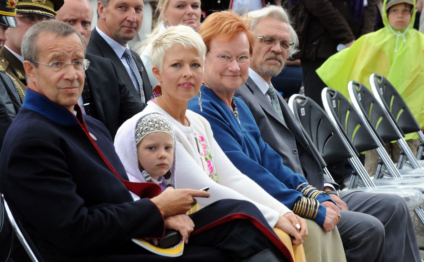 Eesti presidendiproua Evelin Ilves ja Soome president Tarja Halonen laulupeol.