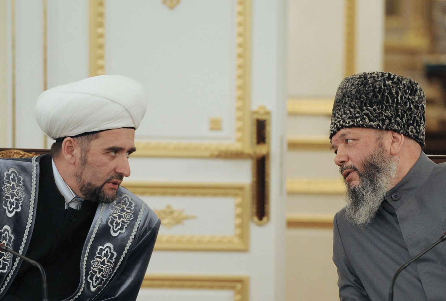Rünnakus vigastada saanud Tatarstani Mufti Ildus Faizov (vasakul)
