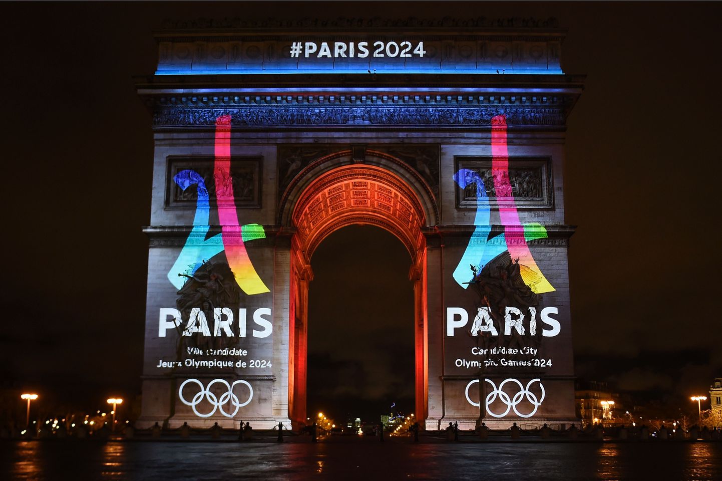 Pariisi 2024. aasta olümpiamängude kandidatuuri kampaania logo Triumfikaarel.