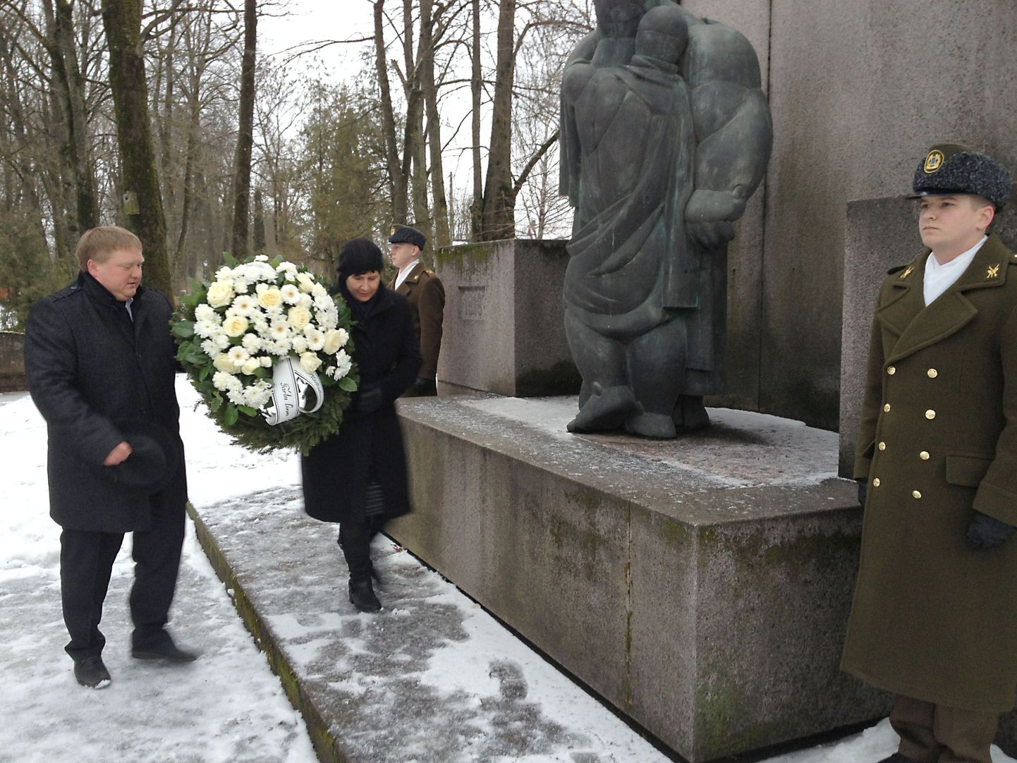 Vabadussõjas langenute mälestamine Pauluse kalmistul 2. veebruari hommikul.